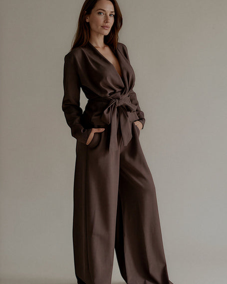 Ensemble ESMÉE chocolat avec pantalon large, vue de trois quarts