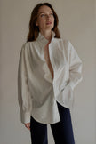 Chemise CLARISSE blanche en coton avec col ouvert, vue rapprochée