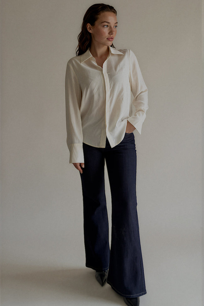 Chemise COLOMBE écrue fluide à manches longues, silhouette entière de face