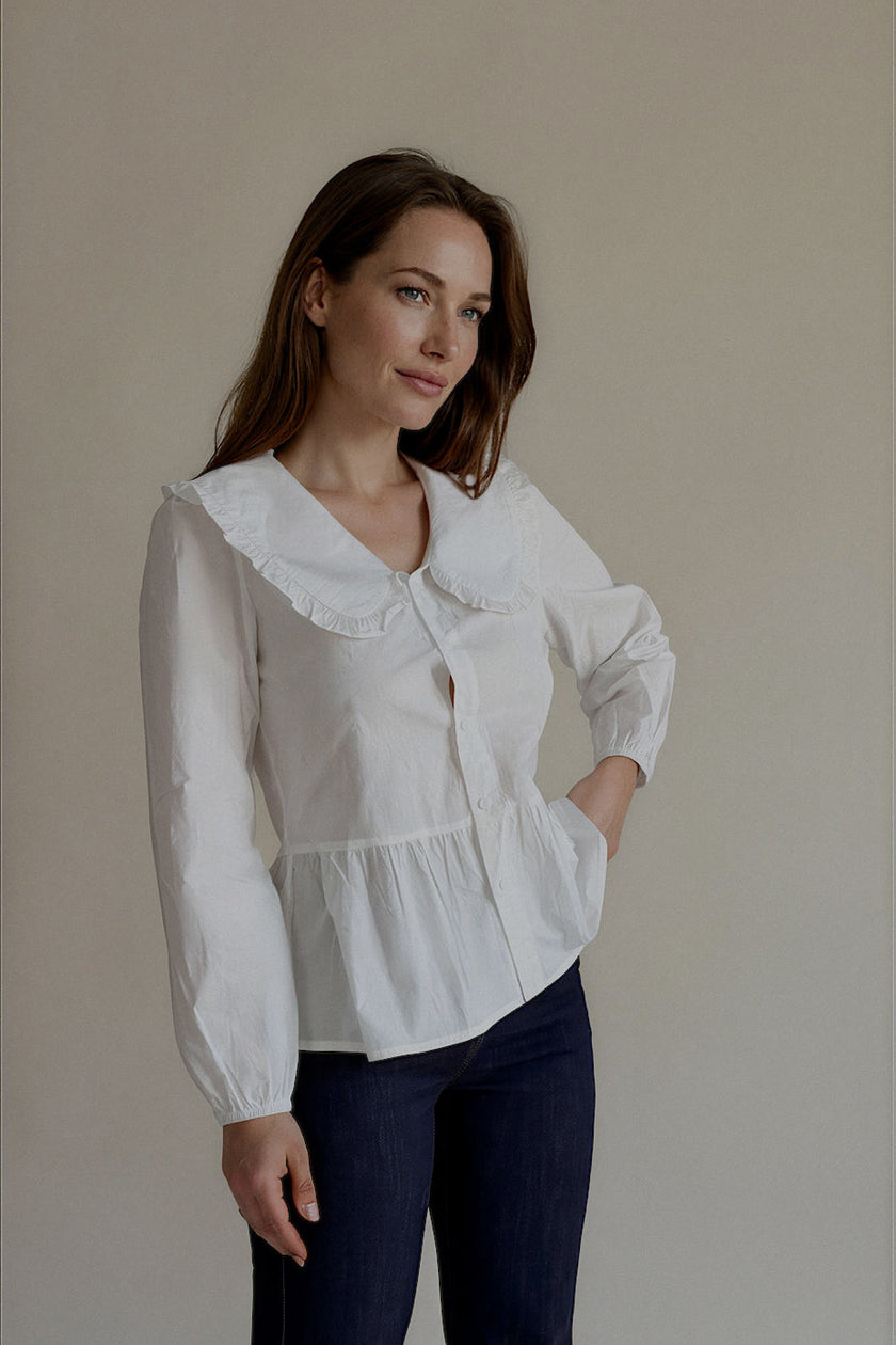 Chemise CÉLESTINE blanche en coton à la coupe péplum, vue de face