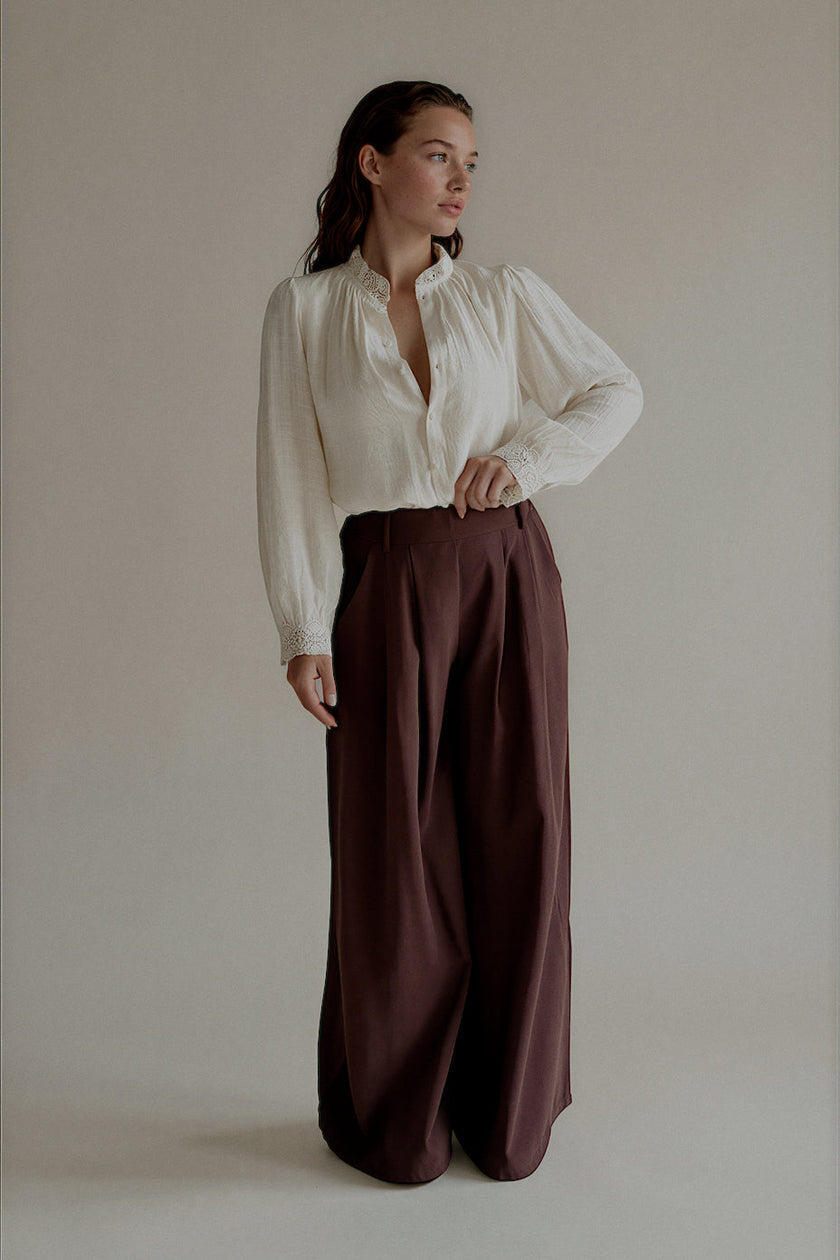 Chemise CÉLESTE à col en dentelle