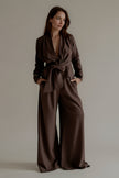 Ensemble ESMÉE satiné chocolat avec haut cache-cœur et pantalon large, vue de face