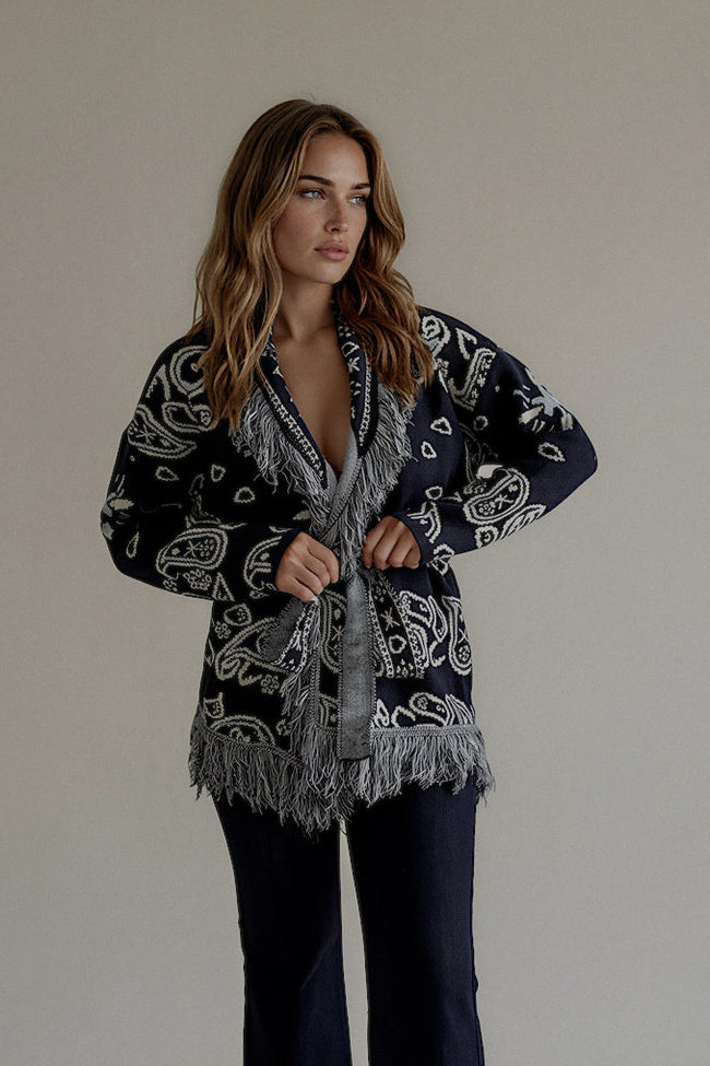 Gilet MADISON long bleu à imprimé bandana porté ouvert, vue de face