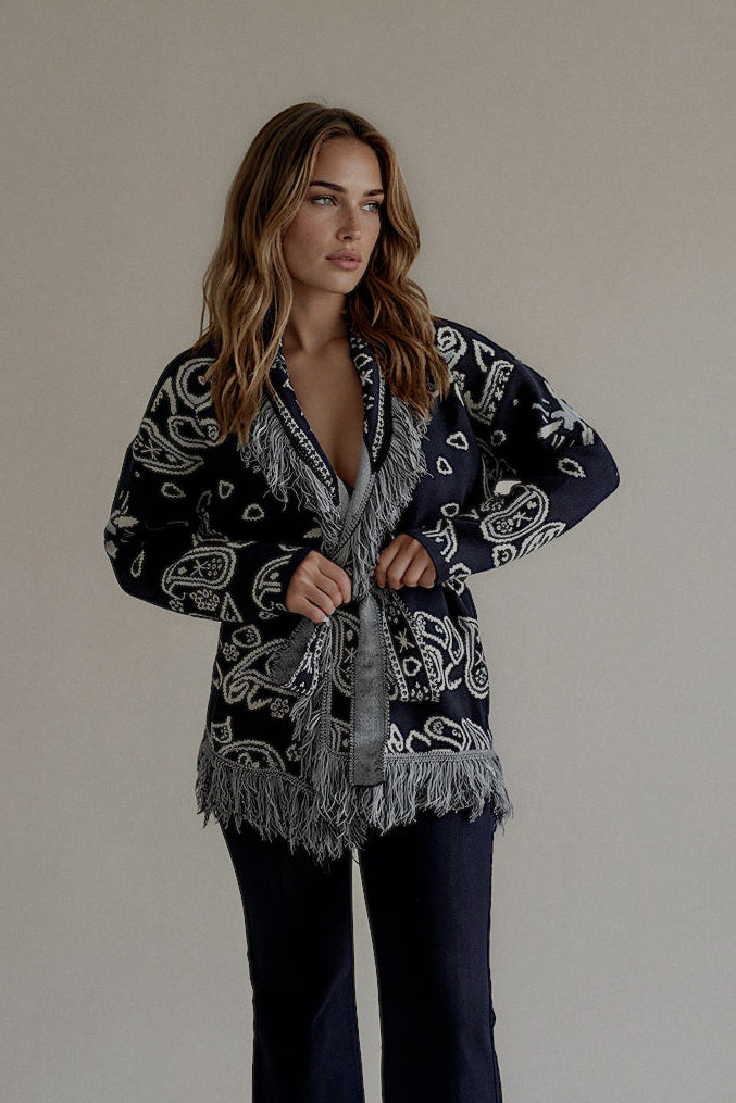 Gilet MADISON long bleu à imprimé bandana porté ouvert, vue de face