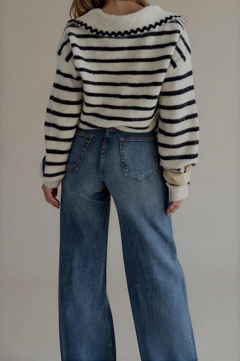 Jean PHOEBE bleu à jambes larges, silhouette complète de dos