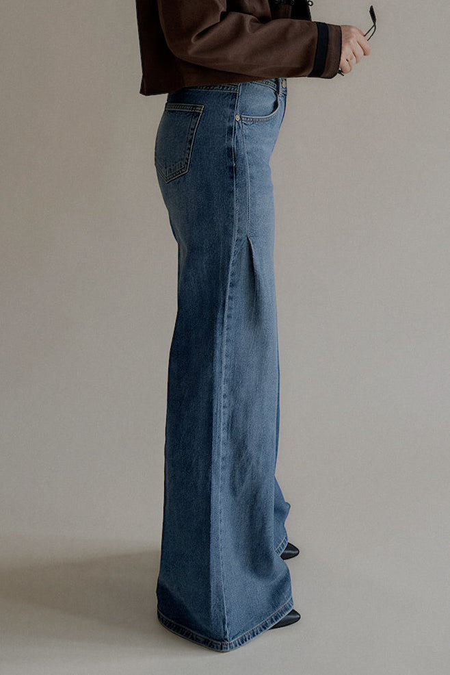 Jean PHOEBE bleu à jambes larges, vue de profil

