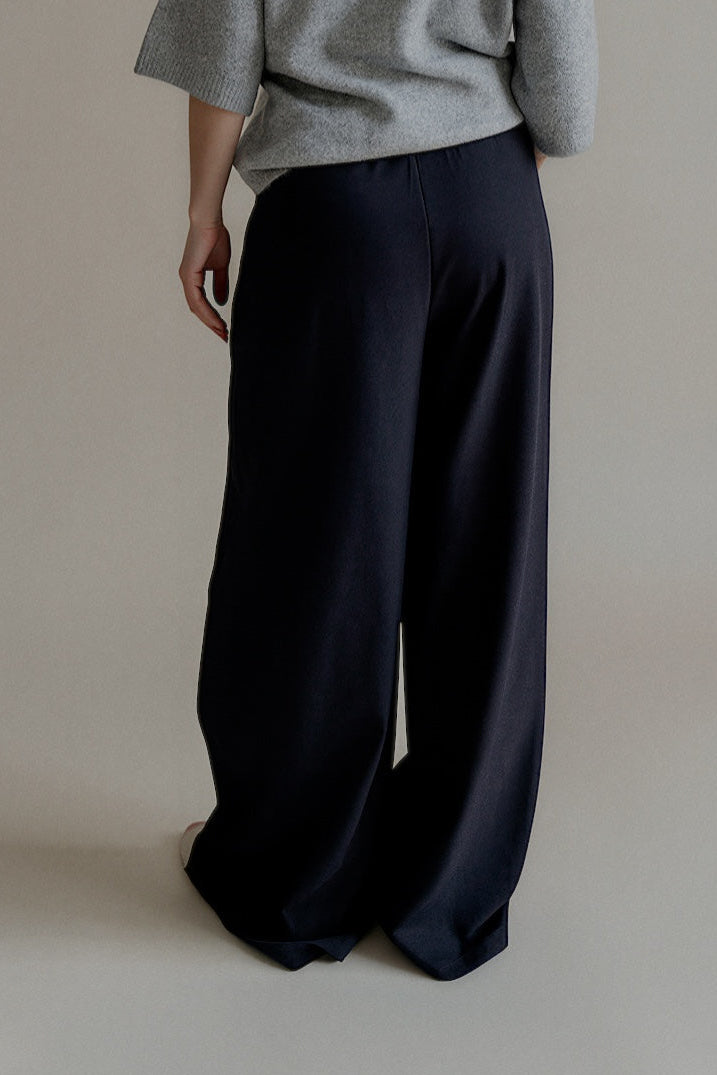 Pantalon PIA bleu marine taille haute – vue de dos