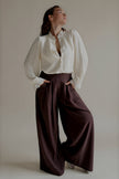 Pantalon PIPPA marron taille unique – porté avec la chemise Céleste