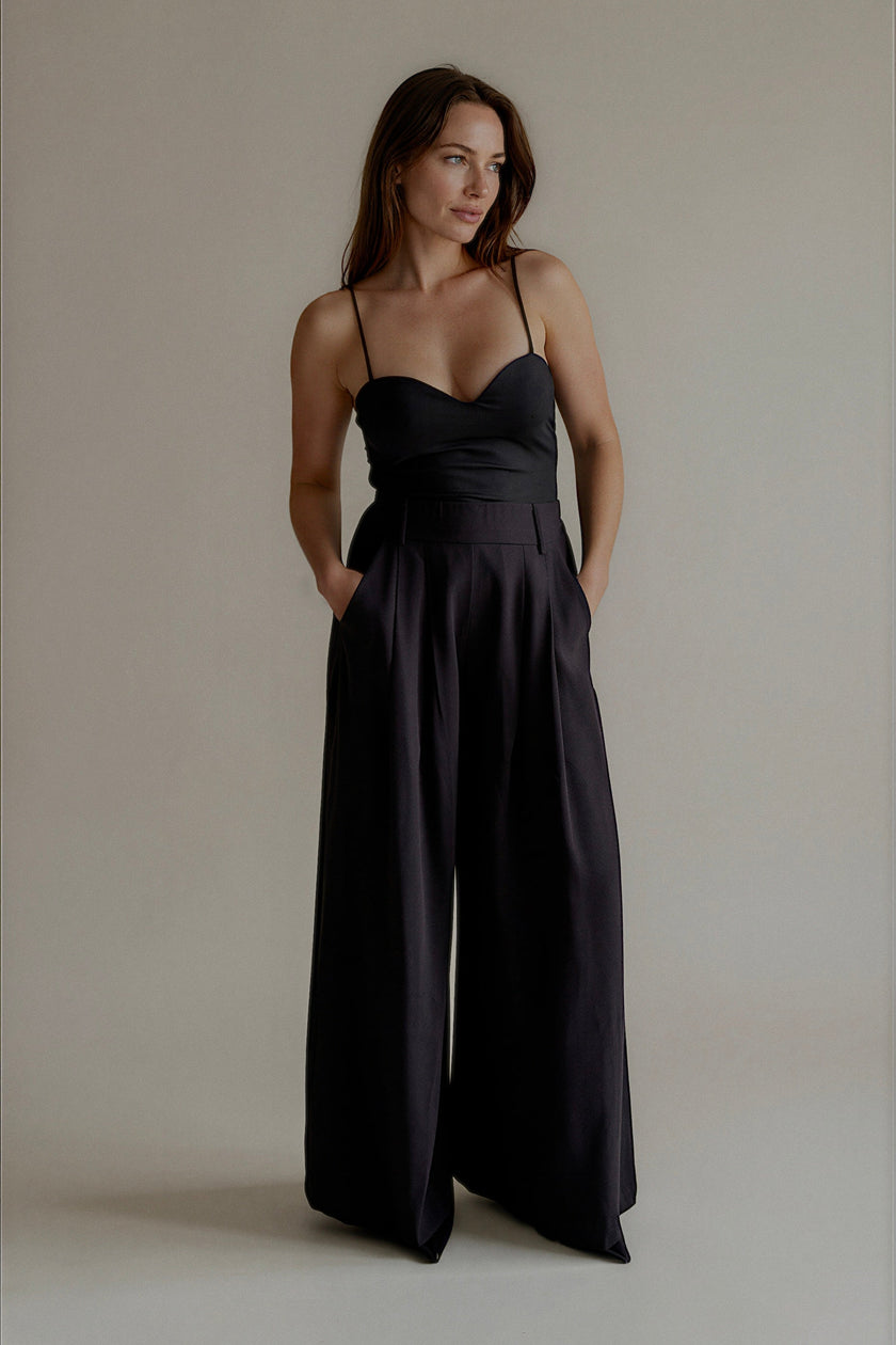 Pantalon PIPPA noir fluide – silhouette entière
