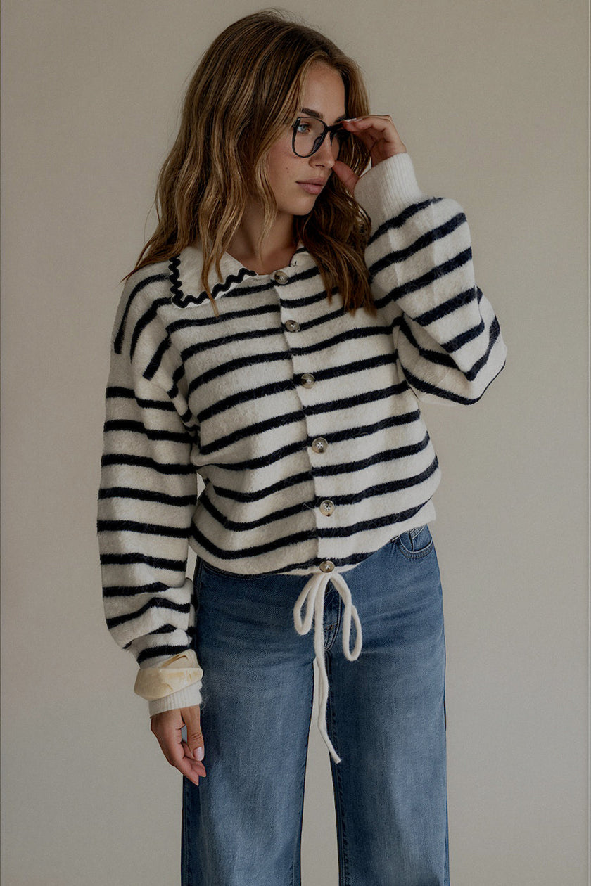 Pull MARLOW boutonné avec lien à nouer sur le bas, vue de face

