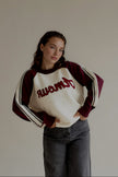 Pull MARY écru et bordeaux à la coupe droite, vue de face