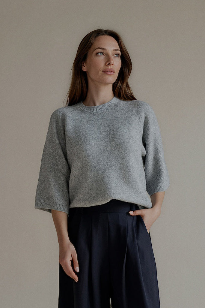 Pull MONROE gris taille unique – vue portée de face