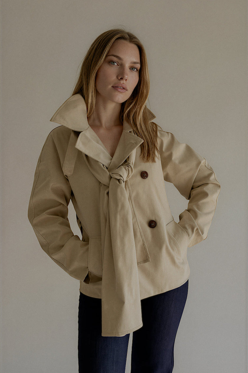 Trench VARENNE beige avec pièce de col amovible portée façon foulard