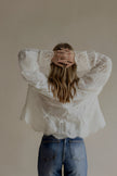 Vue de dos de la blouse CAPUCINE blanche à manches longues et larges
