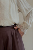 Chemise Céleste beige avec col et poignets en dentelle
